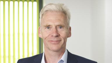 Headshot of Ian Hutchison