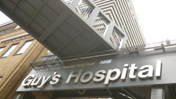 The entrance to Guy's Hospital.