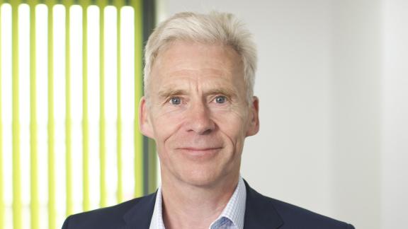 Headshot of Ian Hutchison